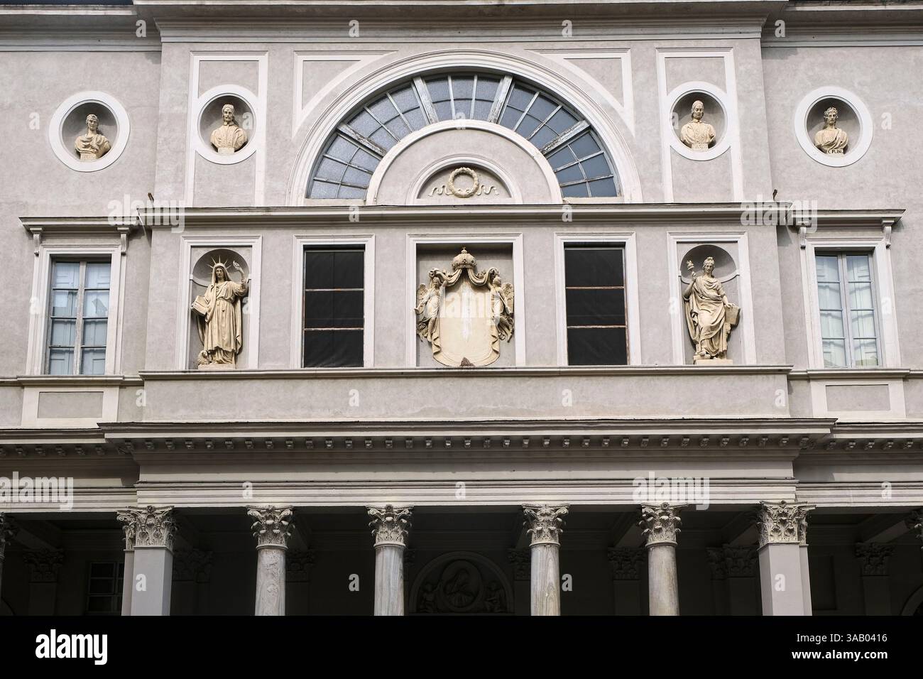 Italien, Lombardei, Comer See, Comer, Fassade der Alessandro Volta High School Stockfoto