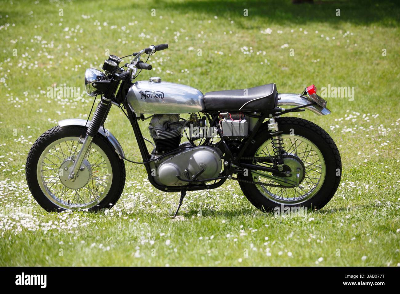 frankreich-indre-et-loire-tours-legend-motorcycles-importiert