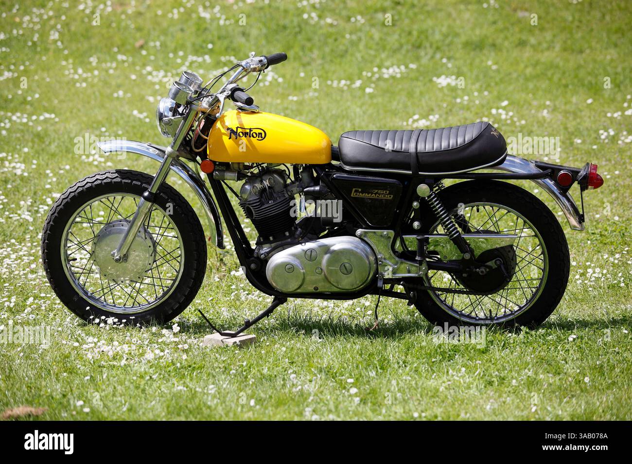 Frankreich; Indre et Loire, Tours, Legend’Motorcycles importiert englische Vintage-Motorräder aus den 60er und 70er Jahren aus den USA, Norton 750 Kommando 1972 Stockfoto