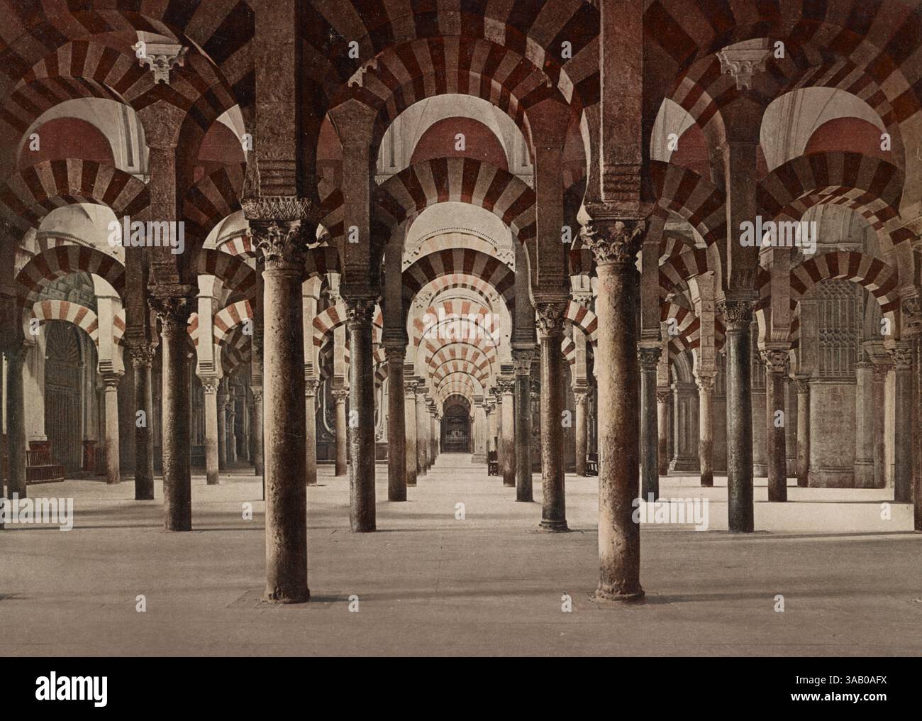 Vintage-Fotochromdruck des Innenraums der Moschee – Kathedrale von Cordoba, Spanien. Stockfoto