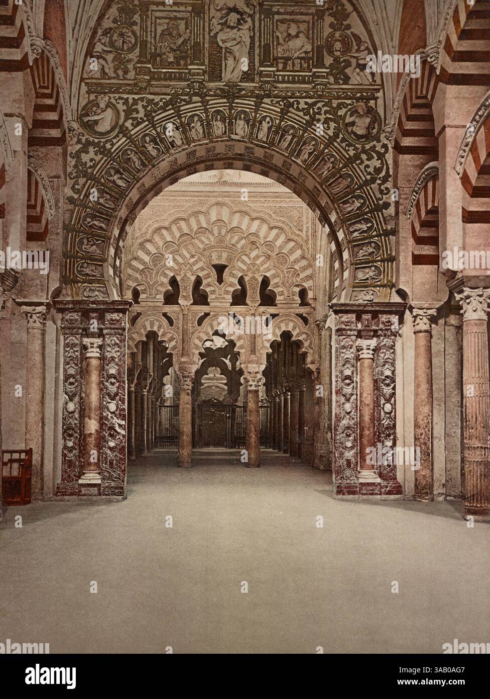 Vintage-Fotochromdruck des zweiten Mihrab in der Moschee-Kathedrale von Cordoba, Spanien. Stockfoto