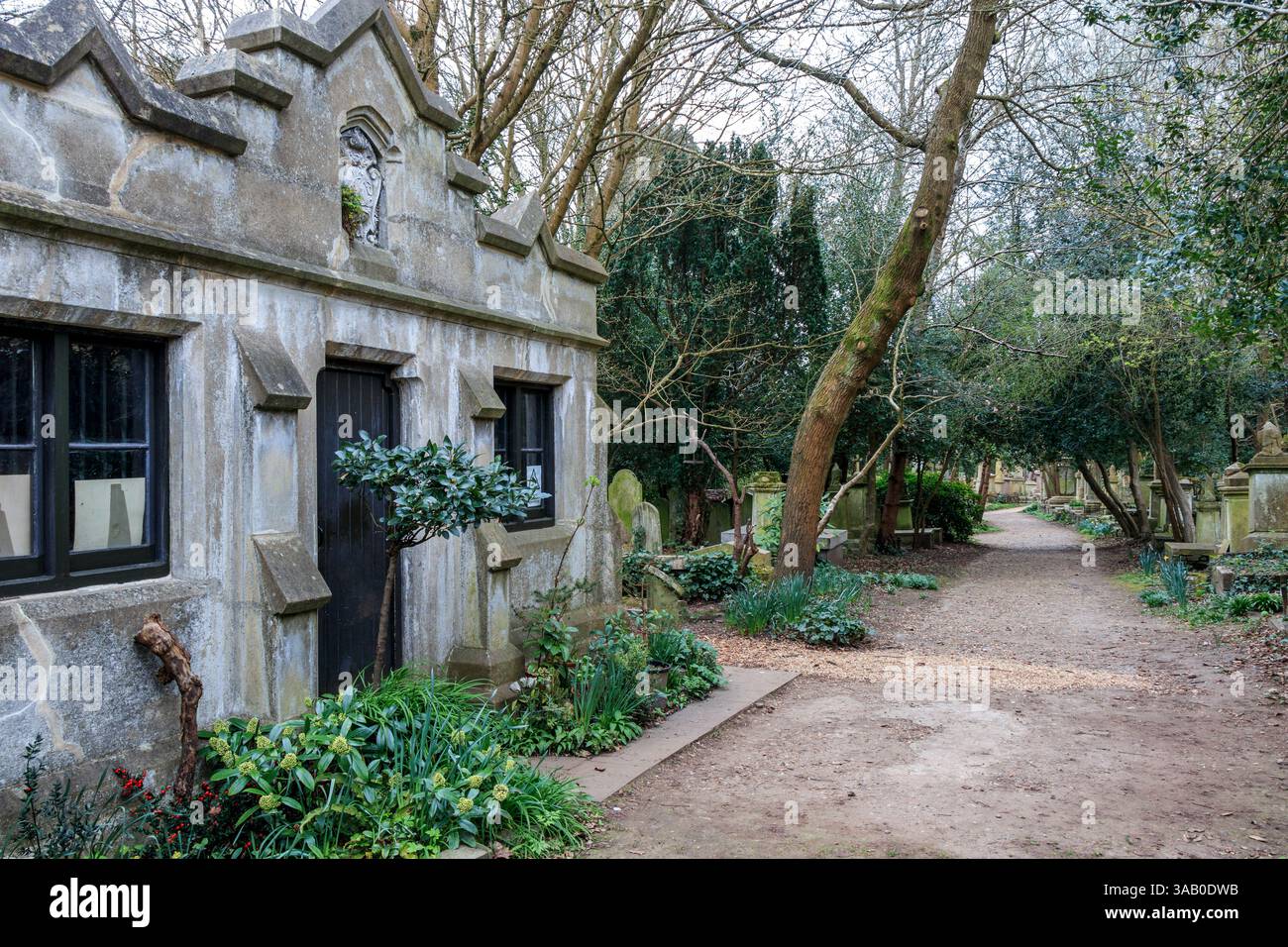 Lodge in Highgate West Cemetery vom North Gate aus gesehen in Swains Lane, Highgate, London, Großbritannien Stockfoto
