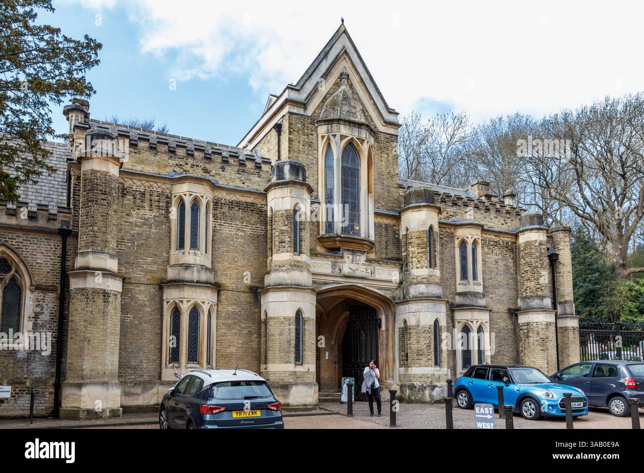 Der Haupteingang des Highgate West Cemetery in Swains Lane, London, Großbritannien Stockfoto