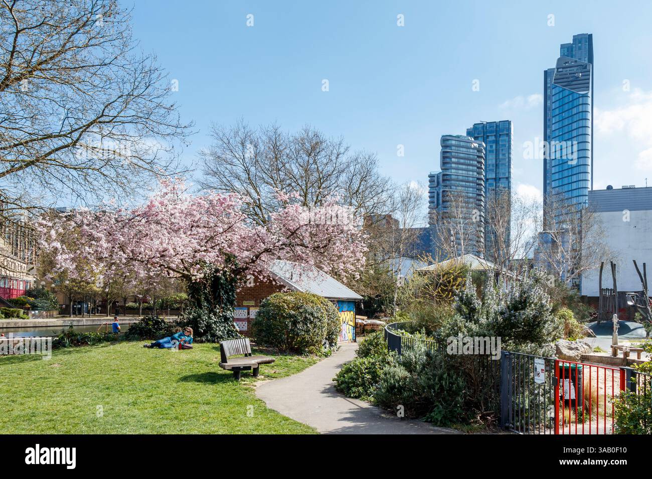 Blick auf den Graham Street Park in Islington, London, Großbritannien Stockfoto Blick auf den Graham Street Park in Islington, London, Großbritannien Stockfoto