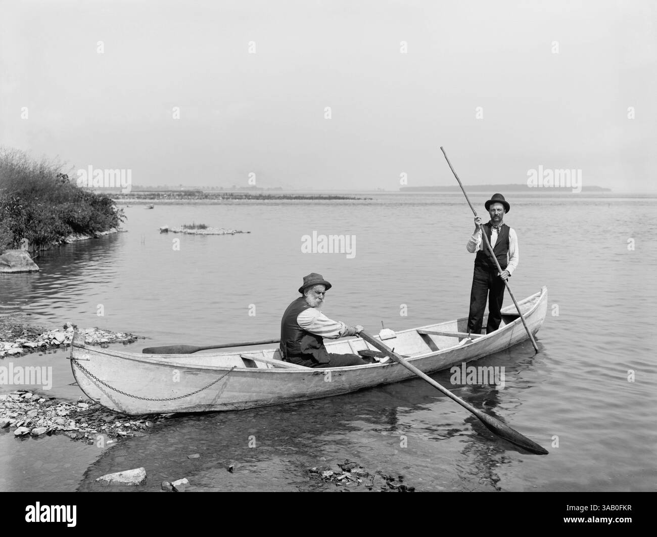Dezember 2017: Two Boatmen, Saint Lawrence River, William Henry Jackson für Detroit Publishing Company, 1900 (Bild: © Circa Images/Glasshouse Via ZUMA Wire) Stockfoto