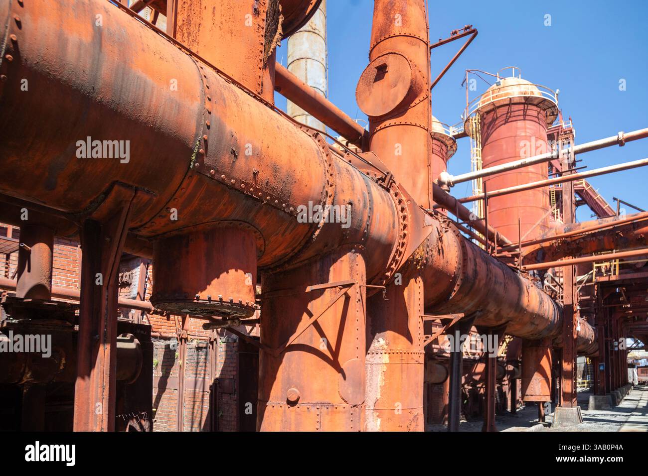 Birmingham, Alabama - Das Sloss Furnaces National Historic Landmark. In den Öfen wurde von 1882 bis 1971 Roheisen hergestellt. Die Anlage ist jetzt für den Pub geöffnet Stockfoto