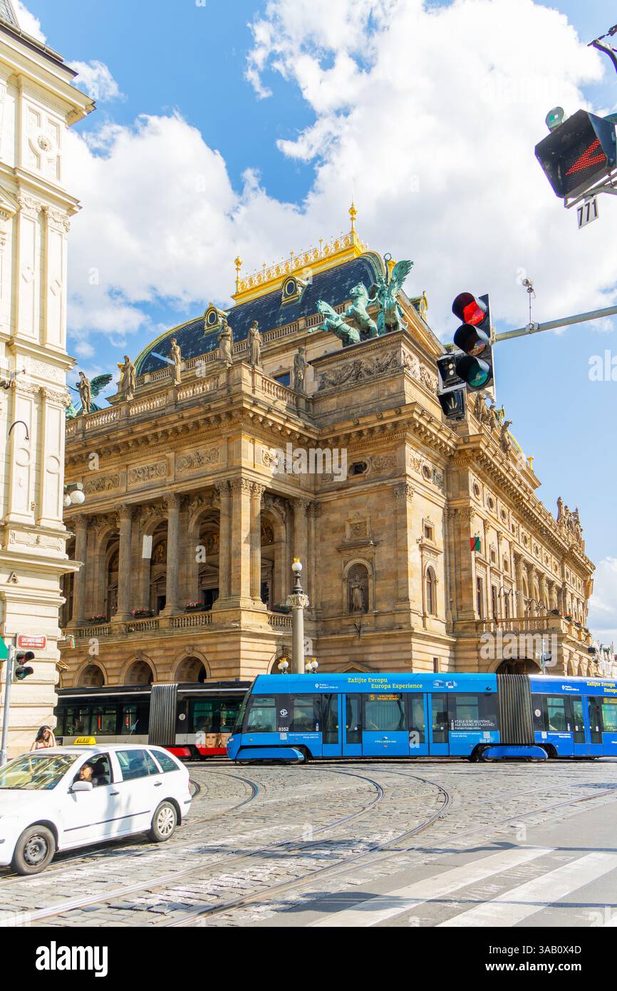PRAG, TSCHECHISCHE REPUBLIK. Das Nationaltheater in Prag wurde 1881 zum ersten Mal eröffnet. Stockfoto