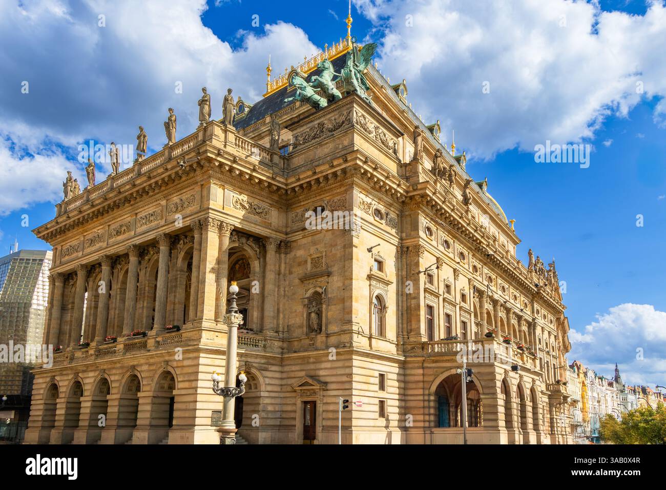 PRAG, TSCHECHISCHE REPUBLIK. Das Nationaltheater in Prag wurde 1881 zum ersten Mal eröffnet. Stockfoto