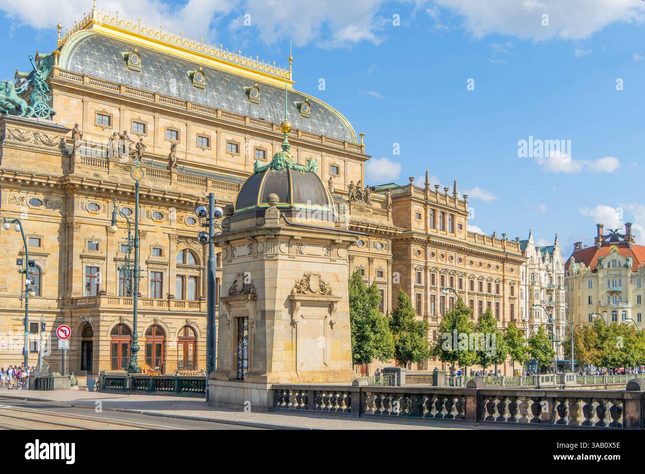 PRAG, TSCHECHISCHE REPUBLIK. Das Nationaltheater in Prag wurde 1881 zum ersten Mal eröffnet. Stockfoto