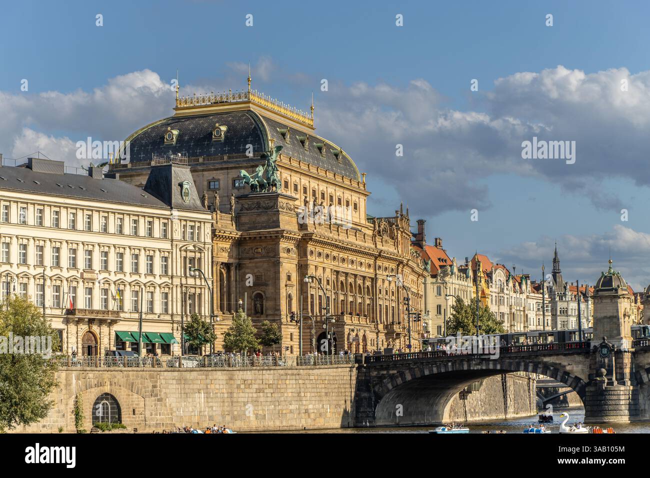 PRAG, TSCHECHISCHE REPUBLIK. Das Nationaltheater in Prag wurde 1881 zum ersten Mal eröffnet. Stockfoto