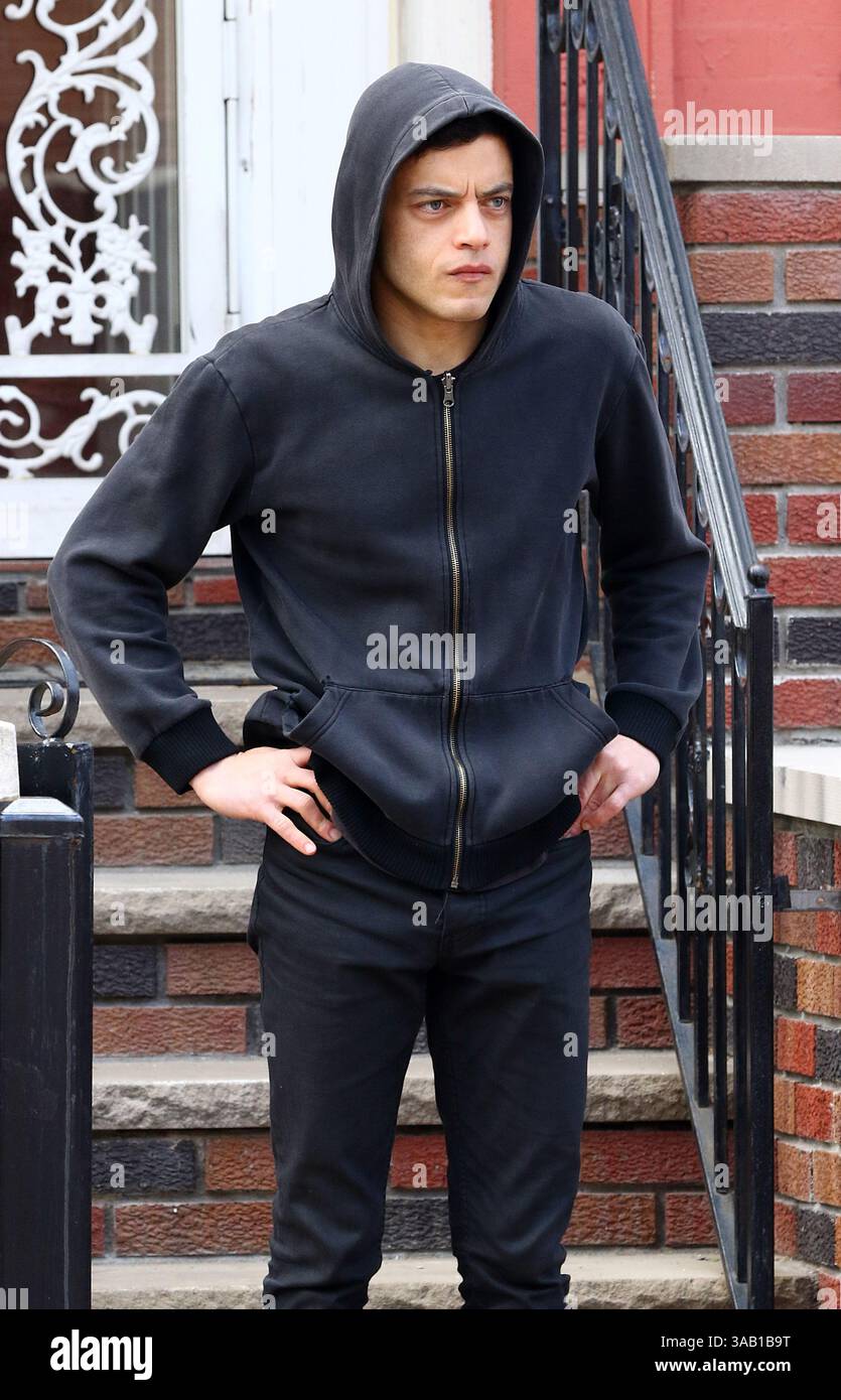 NEW YORK, NY - 19. MAI: Rami Malek filmt Mr Robot am 19. Mai 2016 in New York City. (Kreditbild: © SMG via ZUMA Wire) Stockfoto