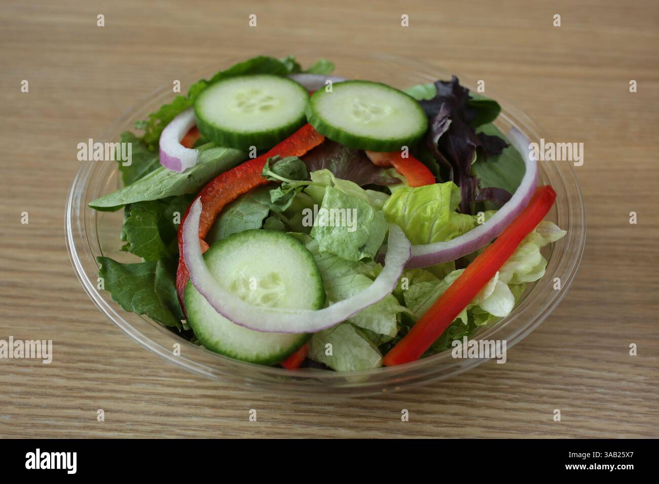 24. April 2018 - Chicago, IL, USA - Salat aus Kanada auf dem Global Favorites Menu im neuen McDonald's Restaurant im Erdgeschoss des neuen Firmensitzes im Fulton Market District am Dienstag, den 24. April 2018. (Bild: © E. Jason Wambsgans/TNS via ZUMA Wire) Stockfoto