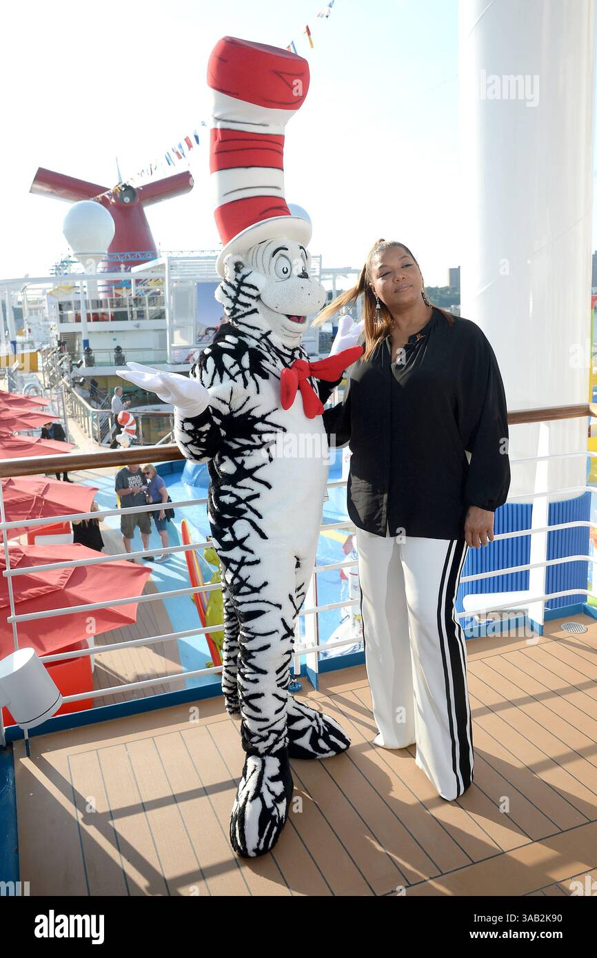 Mai 2018 - New York, NY, USA - 23. Mai 2018 New York City..Dr. Seuss's Cat in the hat und Queen Latifah, die am 23. Mai 2018 in New York City am Carnival Cruise Ship „Horizon“ teilnahmen. (Foto: © Kristin Callahan/Ace Pictures via ZUMA Press) Stockfoto