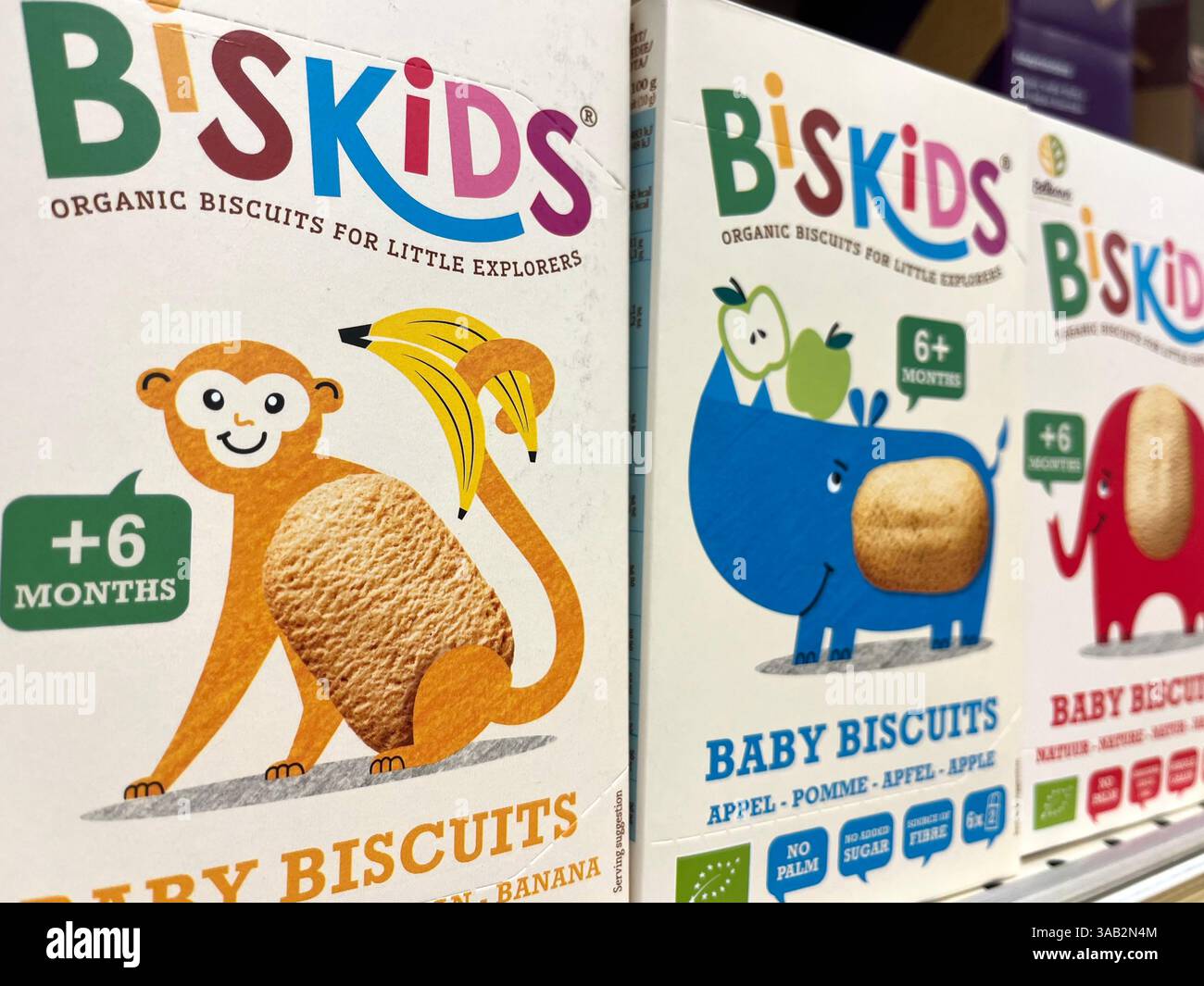 Biskies, Babykekse, Babykekse, Bio-Kekse, Babykekse, Babynahrung, Kindergebäck, Belkorn, belgische Produkte, Supermarktregal - Smartphone-aufgenommenes Stockfoto