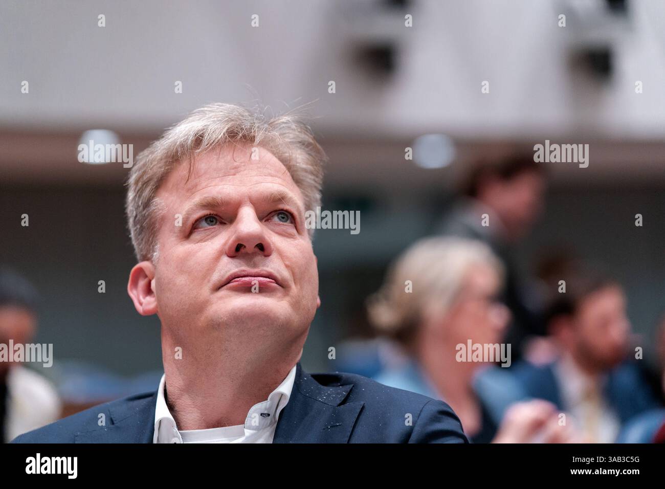 01 04 2025 Dutch Tweede Kamer Plenardebatte DEN HAAG, NIEDERLANDE - 1. APRIL: Pieter Omtzigt NSC während der Plenardebatte im Tweede Kamer am 1. April 2025 in den Haag Tweede Kamer Niederlande den Haag Tweede Kamer Niederlande Inhalte können nicht direkt oder indirekt über Dritte weiterverbreitet werden. Copyright: XJohnxBeckmannx Stockfoto