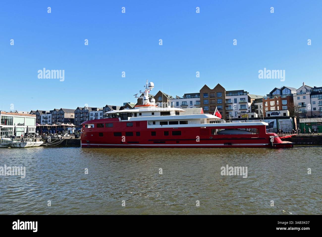 Bristol, Großbritannien. April 2025. Die Super Yacht im Wert von 30 Mio. £ kommt im schwimmenden Hafen von Bristol an. Quelle: Robert Timoney/Alamy Live News Stockfoto