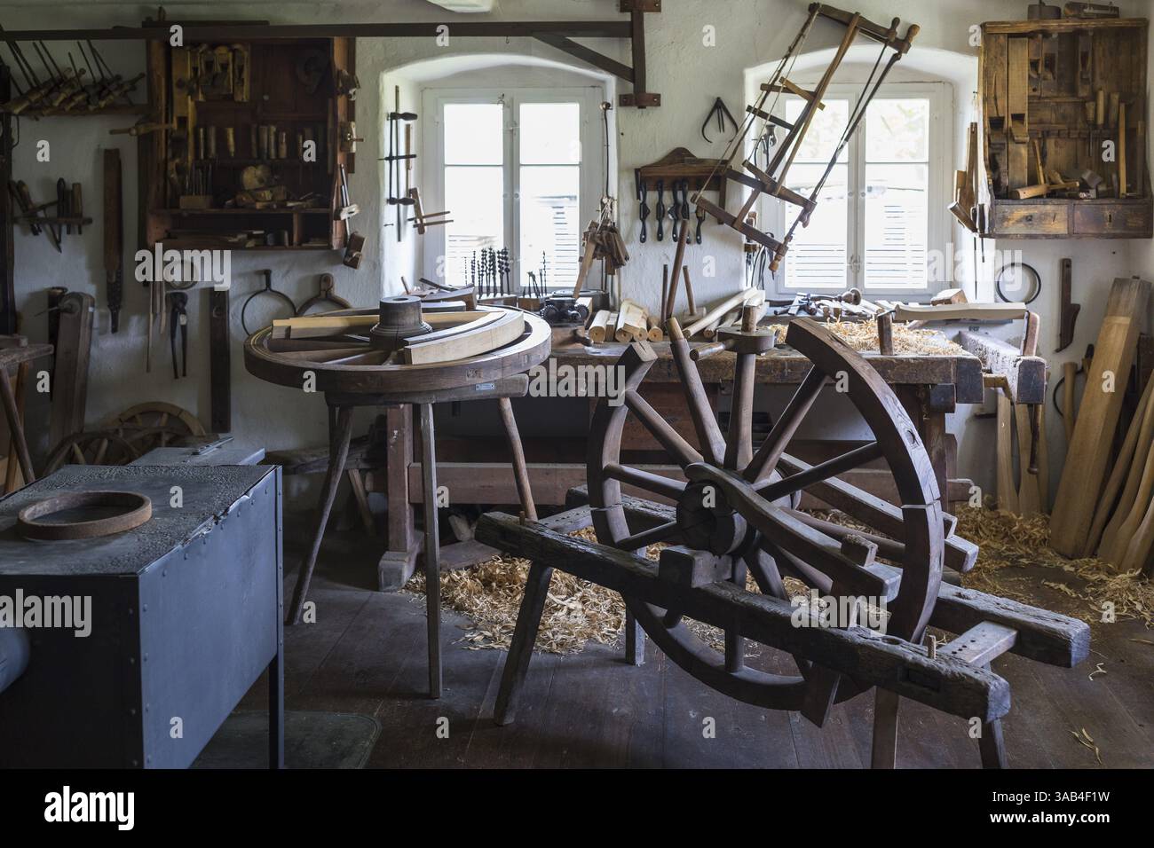 Blick in die historische Werkstatt eines Wagners, Freilichtmuseum Seiffen, Erzgebirge, Sachsen, Deutschland, Europa Stockfoto