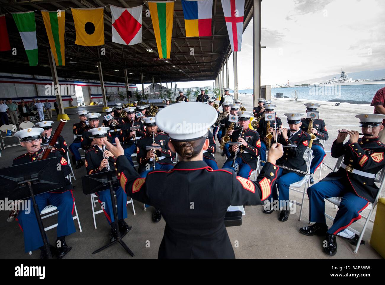 30. Mai 2018: Pearl City, Hawaii, US-Verteidigungsminister leitet die Zeremonie des Kommandowechsels. Phil Davidson entließ ADM. Harry Harris als Kommandant des US-Indo-Pazifik-Kommandos (USINDOPACOM) auf der Joint Base Pearl Harbor-Hickam. (Kreditbild: © Vernon Young /DOD via ZUMA Wire) Stockfoto