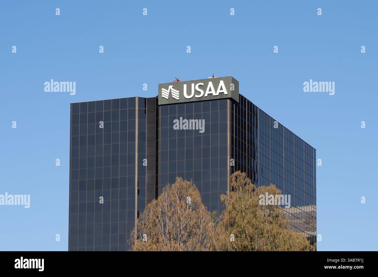 San Antonio, Texas, USA - 16. März 2022: Das Büro der United Services Automobile Association (USAA) in der Innenstadt von San Antonio, Texas, USA. Stockfoto