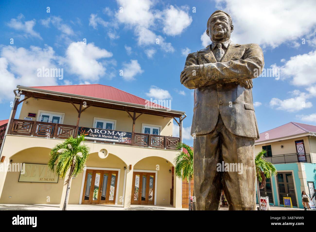 Road Town Tortola, British Virgin Islands BVI, Road Harbour Harbour Harbour, Cyril B. Romney Tortola Pier Park Kreuzfahrtpier, Statue Denkmal öffentliche Kunst, AROMEN Zigarre Stockfoto