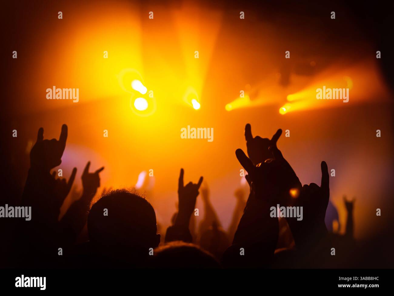 Öffentliche Pendelleuchte un Konzert Stockfoto