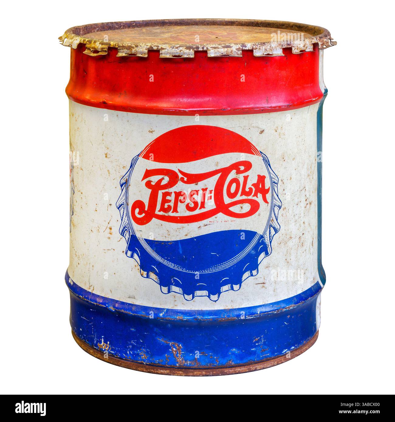 Drempt, Niederlande - 28. Januar 2025: Verwittertes altes Pepsi Cola Werbegetränk-Fass isoliert auf weißem Hintergrund in Drempt, The N Stockfoto