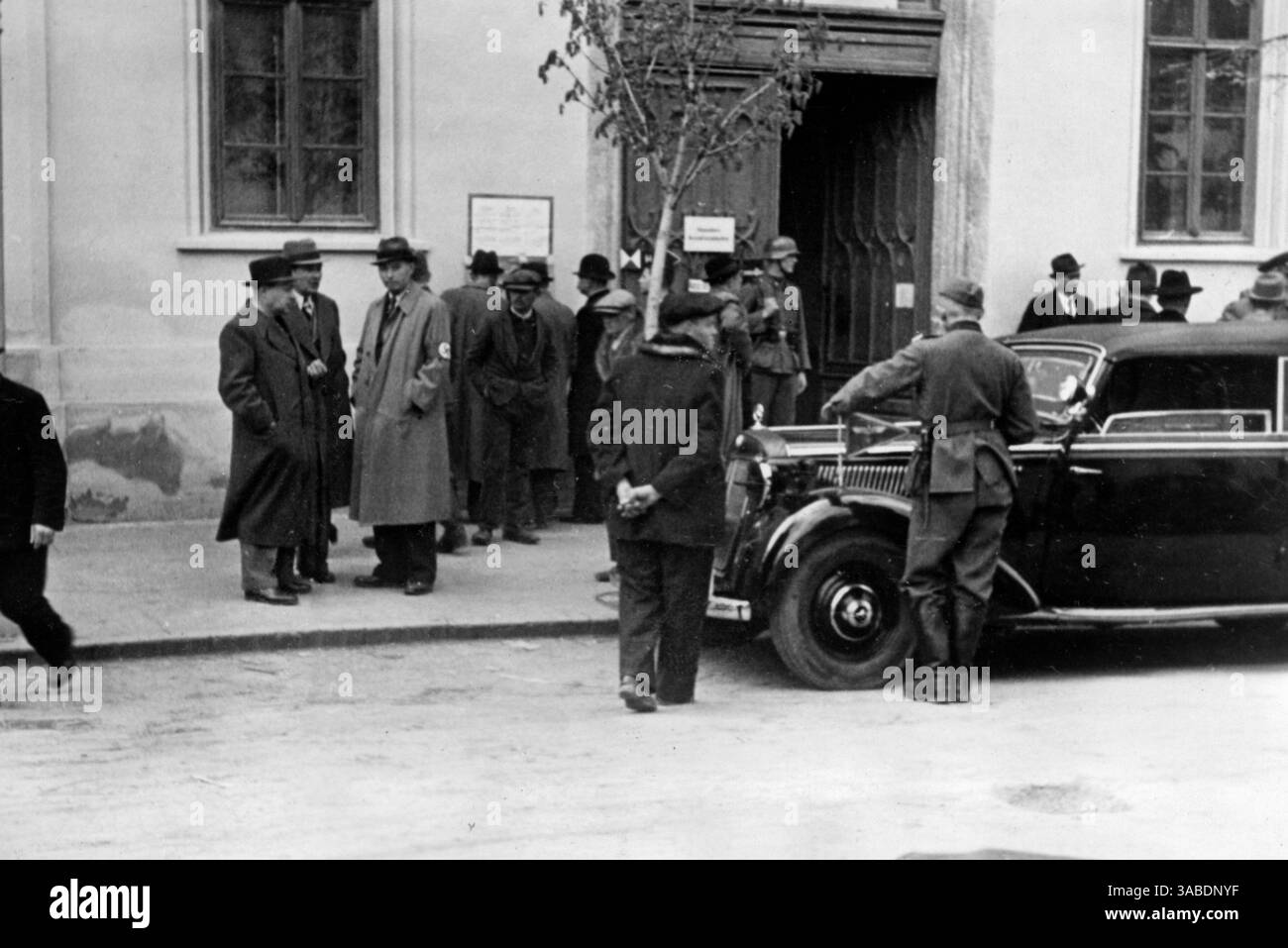 Deutsche Soldaten vor einem ehemaligen jugoslawischen Grenzübergang. Foto: Gereth [automatisierte Übersetzung] Stockfoto