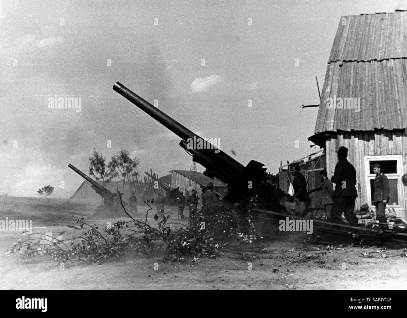 Deutsche Artilleriebatterie in Serbien. [Automatisierte Übersetzung] Stockfoto