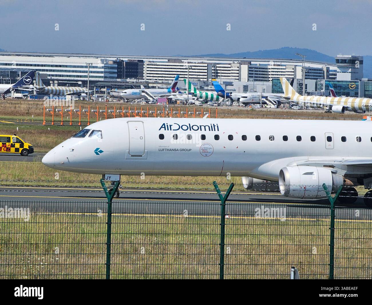 Frankfurt, Hessen, Deutschland - 13. August 2024: Air Dolomiti, Embraer E195LR, I-ADJY FRA Airport Stockfoto