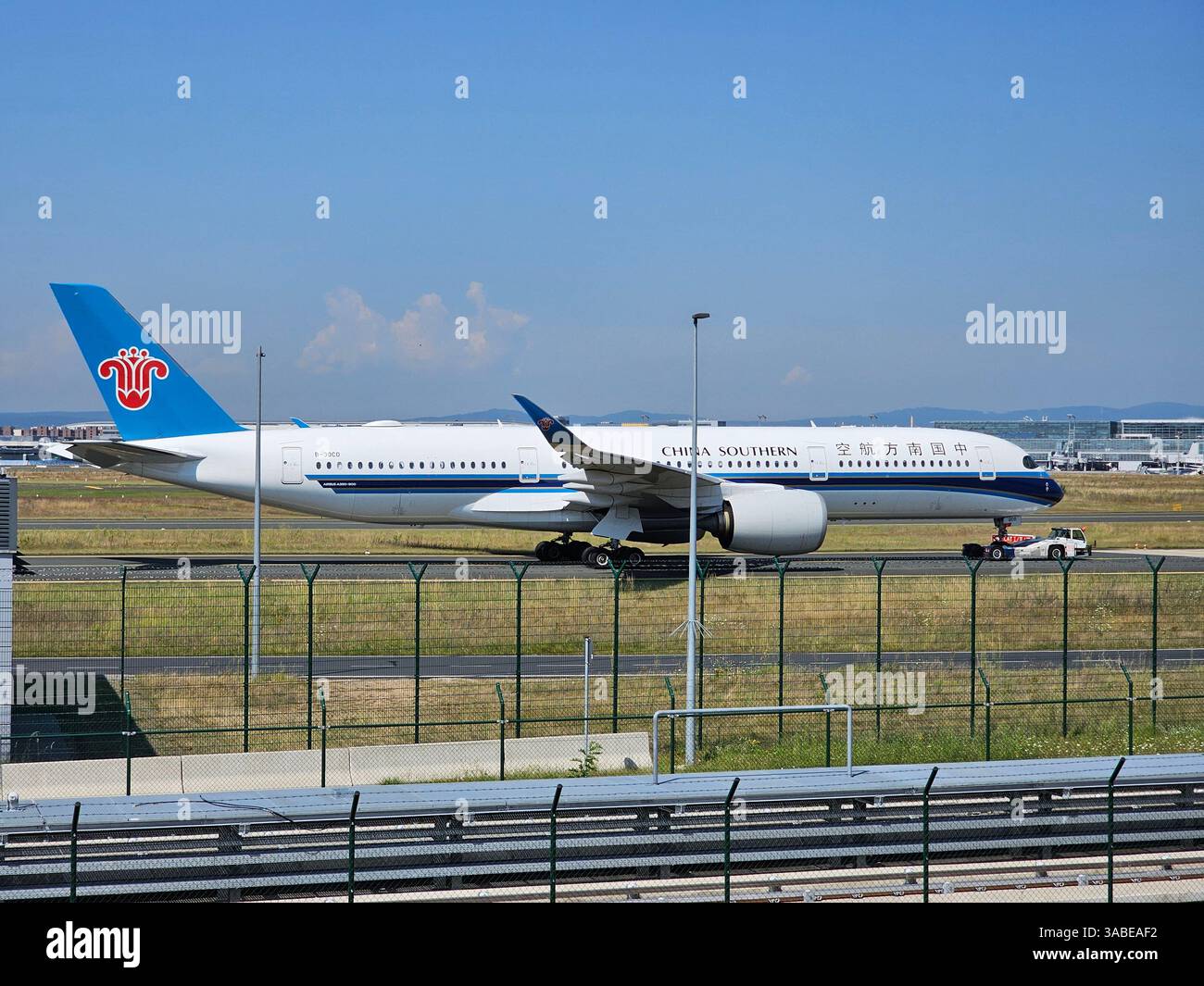 Frankfurt, Hessen, Deutschland - 13. August 2024: China Southern Airlines Airbus A350-941 B-30C0 ab Flughafen Frankfurt Stockfoto