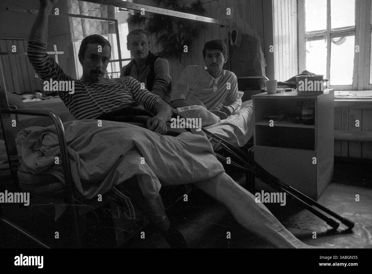 21. Juli 1987 - Afghanistan - verwundete sowjetische Soldaten warten im Militärkrankenhaus in Kabul auf den Abzug russischer Truppen aus Afghanistan. (Kreditbild: © PhotoXpress/ZUMA Press) EINSCHRÄNKUNGEN: NUR RECHTE in Nord- und Südamerika! Stockfoto