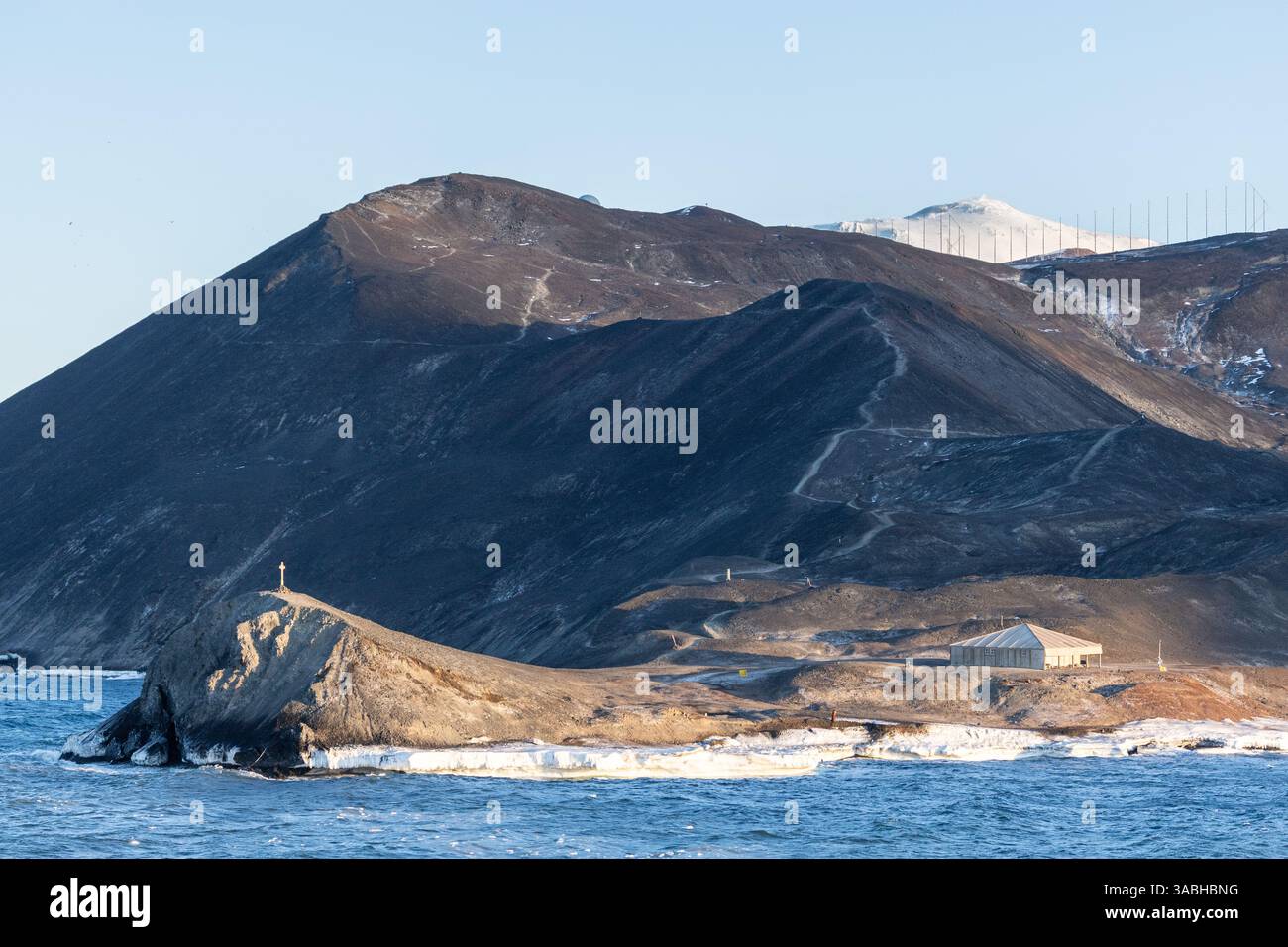 Scott Discovery Hut und Vince's Cross neben der McMurdo Station, Ross Island, Antarktis Stockfoto Scott Discovery Hut und Vince's Cross neben der McMurdo Station, Ross Island, Antarktis Stockfoto