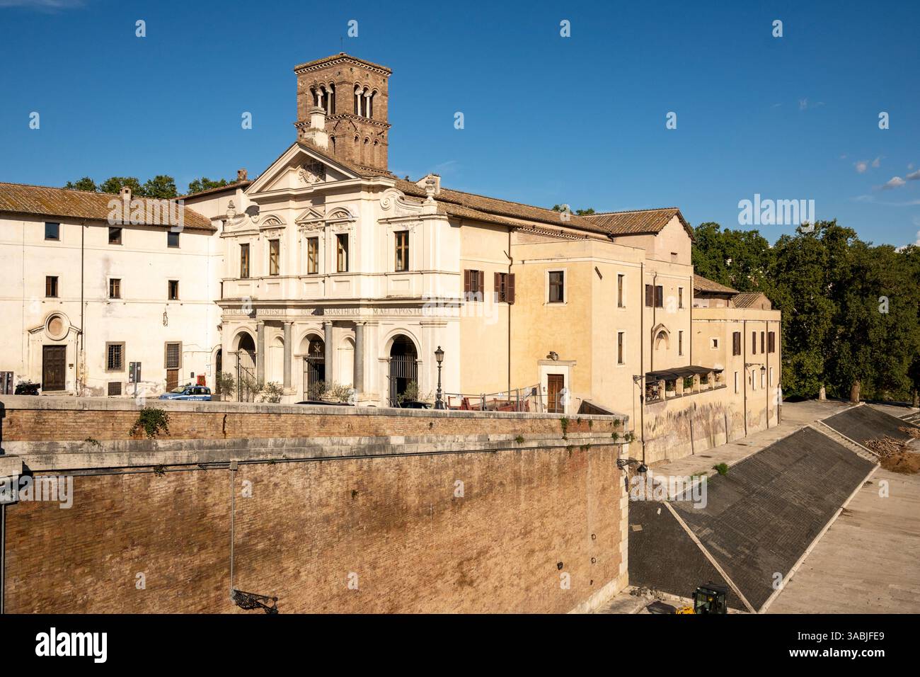 Basilica di San Bartolomeo all'Isola auf der Tiberinsel in Rom Stockfoto