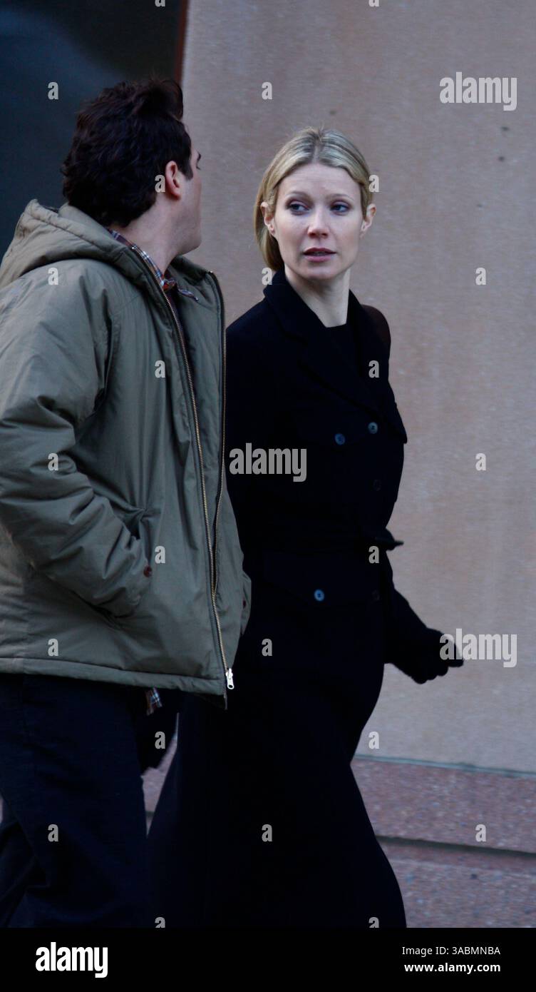 Am 28. November 2007 drehten die New Yorker Schauspieler Joaquin Phoenix und Gwyneth Paltrow auf der Upper West Side von Manhattan Szenen für den neuen Film Two Lovers (Credit Image: Stockfoto