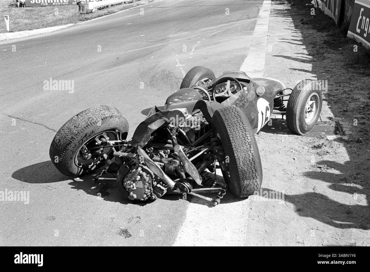 Jo Bonnier(SWE) Brabham BT11, Einstieg in La Source in die falsche Richtung..belgischer GP, Spa-Francorchamps, 14. Juni 1964 (Credit Image: ©Sutton Motorsports/ZUMA Press) Stockfoto