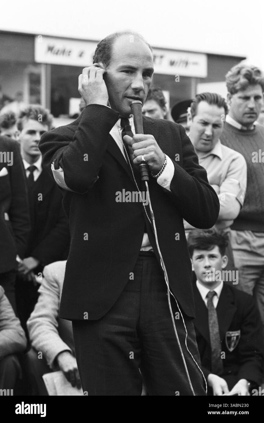 Oulton Park, International Gold Cup, 1. September 1962.Stirling Moss (GBR) spricht kurz nach seiner Rückkehr aus dem Koma, verursacht durch seinen Goodwood Crash (Credit Image: ©Sutton Motorsports/ZUMA Press) Stockfoto