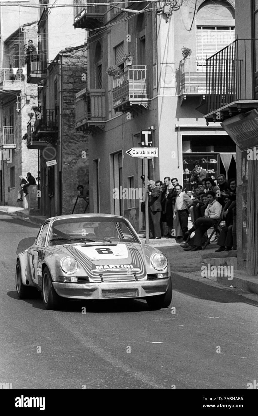 Herbert Muller (SUI) mit Gijs van Lennep (NED) Martini Racing Porsche 911 Carrera RSR gewann die letzte Targa Florio..Weltmeisterschaft der Marken, 57. Targa Florio, Little Madonie, Sizilien, Italien, 13. Mai 1973. (Kreditbild: ©Sutton Motorsports/ZUMA Press) Stockfoto
