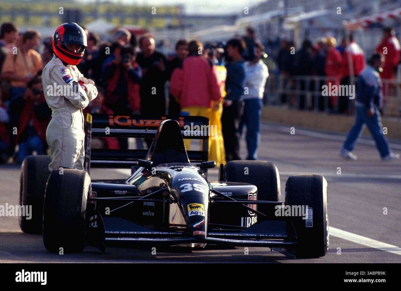 Perry McCarthy (GBR) Andrea Moda Judd absolvierte den kürzesten Qualifying-Versuch in der Geschichte der F1, nachdem sein Auto mit einem Motorausfall nur wenige Meter in der Boxengasse angehalten wurde... Formel-1-Weltmeisterschaft, Grand Prix von Spanien, Circuit de Catalunya, Montmelo, Spanien, 3. Mai 1992...Bestes BILD. (Kreditbild: ©Sutton Motorsports/ZUMA Press) Stockfoto