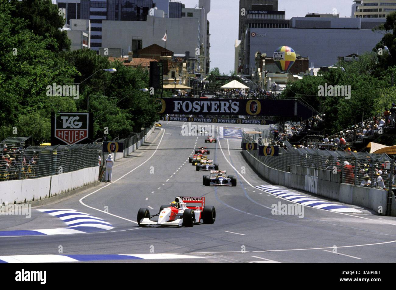 Ayrton Senna (BRA) McLaren MP4/8 sicherte sich seinen einundvierzigsten Sieg im Finale der Saison und sein letztes Rennen mit McLaren... Australian Grand Prix, Rd 16, Adelaide, Australien, 7. November 1993. (Kreditbild: ©Sutton Motorsports/ZUMA Press) Stockfoto