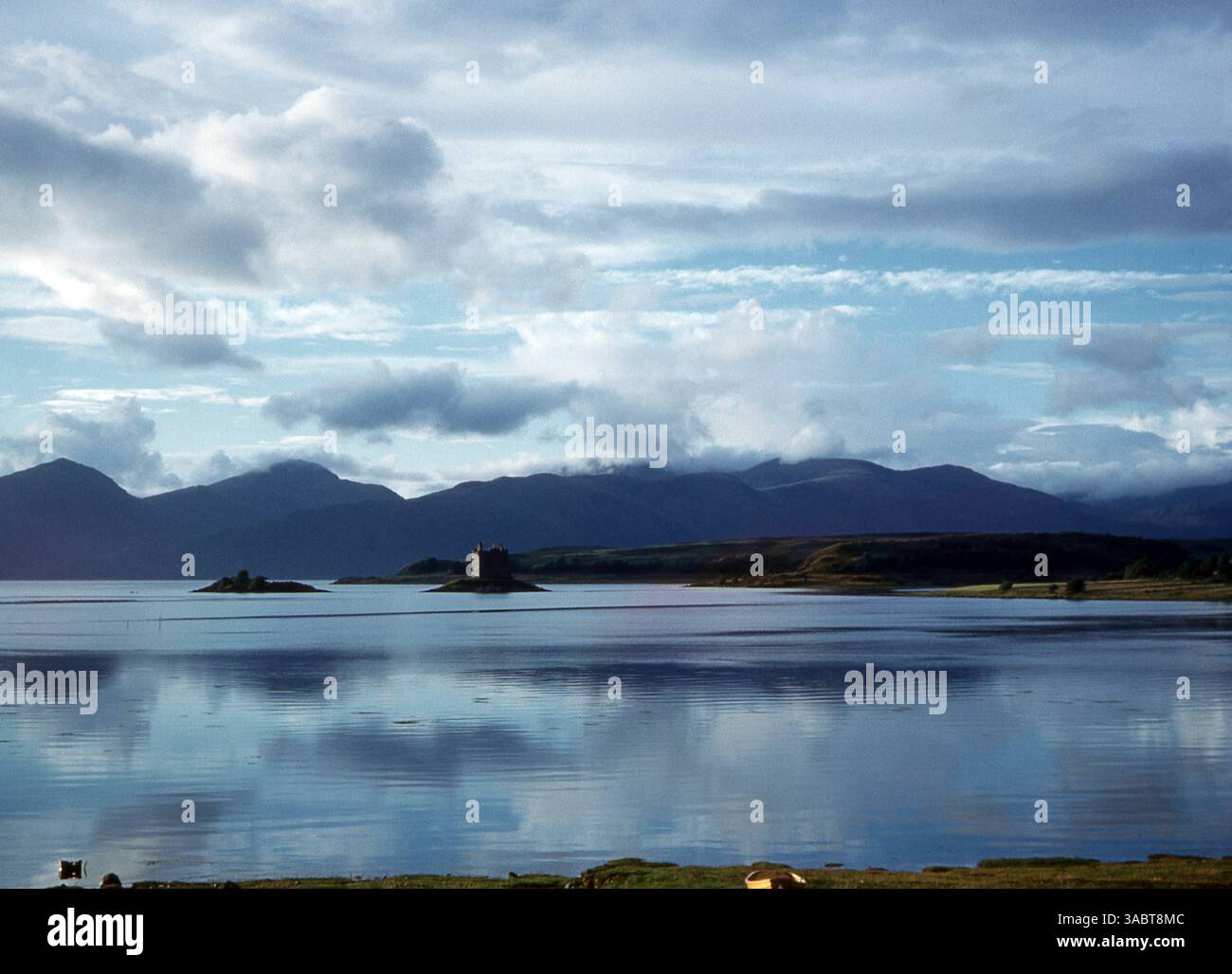 Blick auf Loch Laich von Castle Stalker, Argyll und die schottischen Highlands im Jahr 1959 Stockfoto