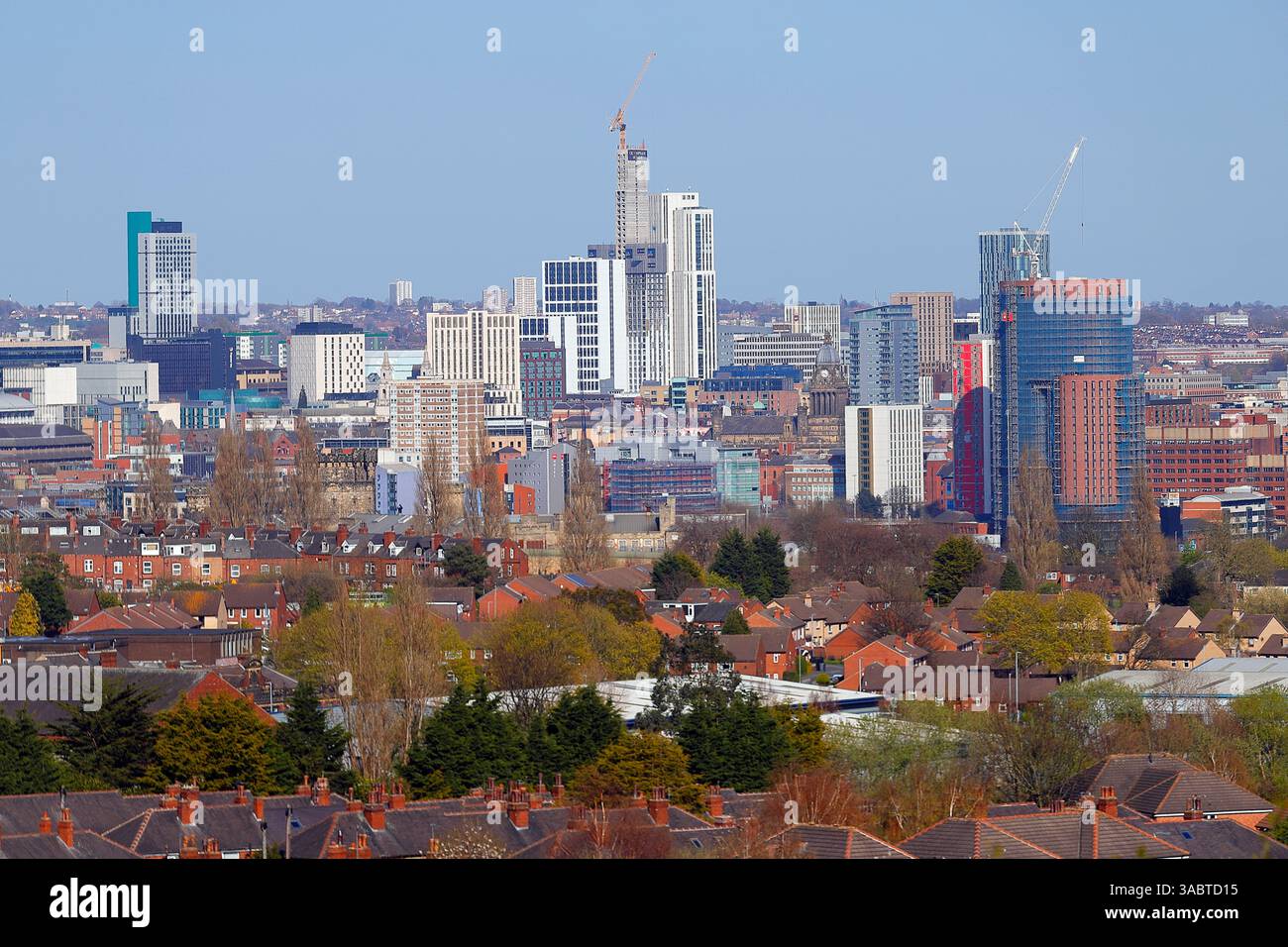 Blick auf das Stadtzentrum von Leeds mit Studentenunterkünften in Arena Campus Village Stockfoto