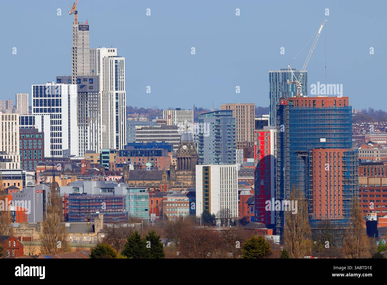 Blick auf das Stadtzentrum von Leeds mit Studentenunterkünften in Arena Campus Village Stockfoto