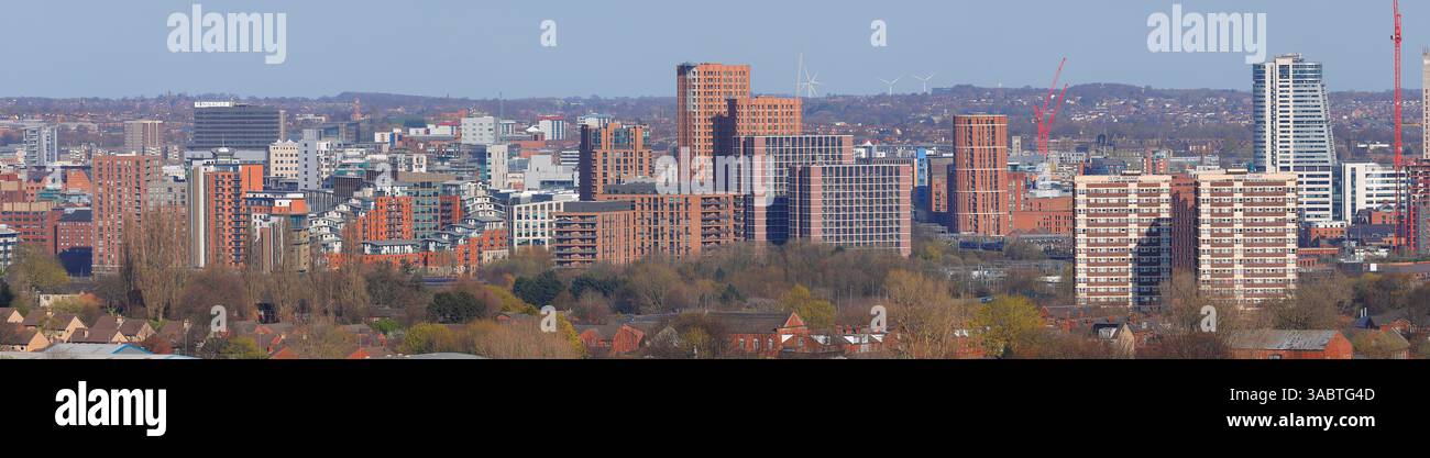 Panoramablick auf die Skyline von Leeds City, April 2025 Stockfoto