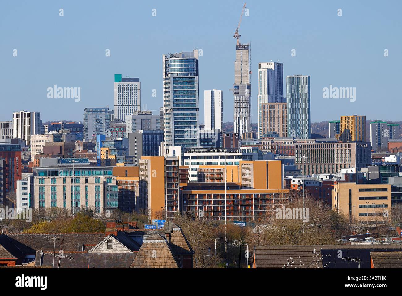 Blick auf das Stadtzentrum von Leeds mit Studentenunterkünften in Arena Campus Village Stockfoto