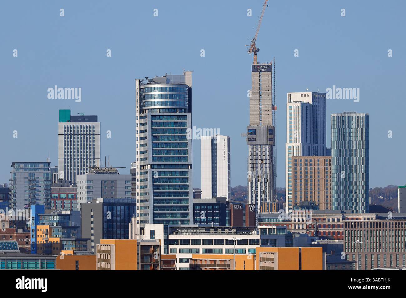 Blick auf das Stadtzentrum von Leeds mit Studentenunterkünften in Arena Campus Village Stockfoto