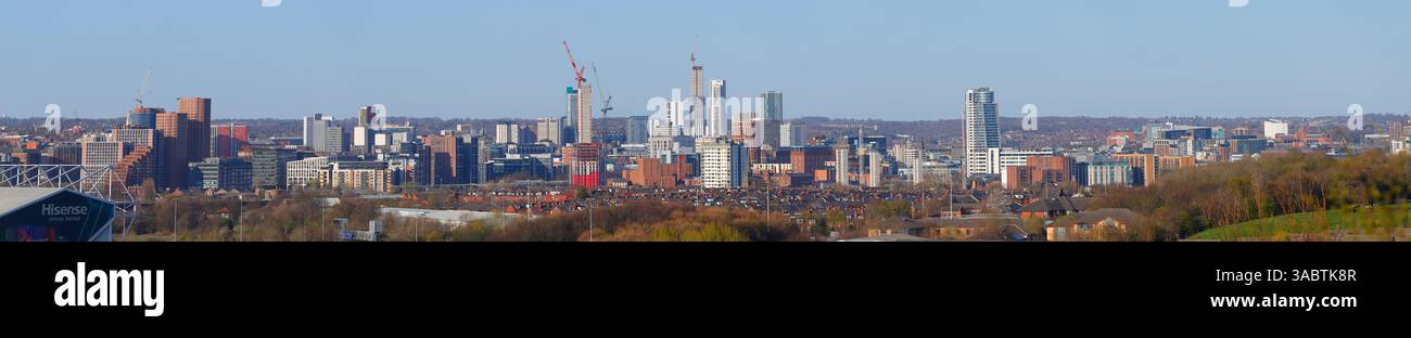 Panoramablick auf Leeds City Centre, West Yorkshire, Großbritannien April 2025 Stockfoto