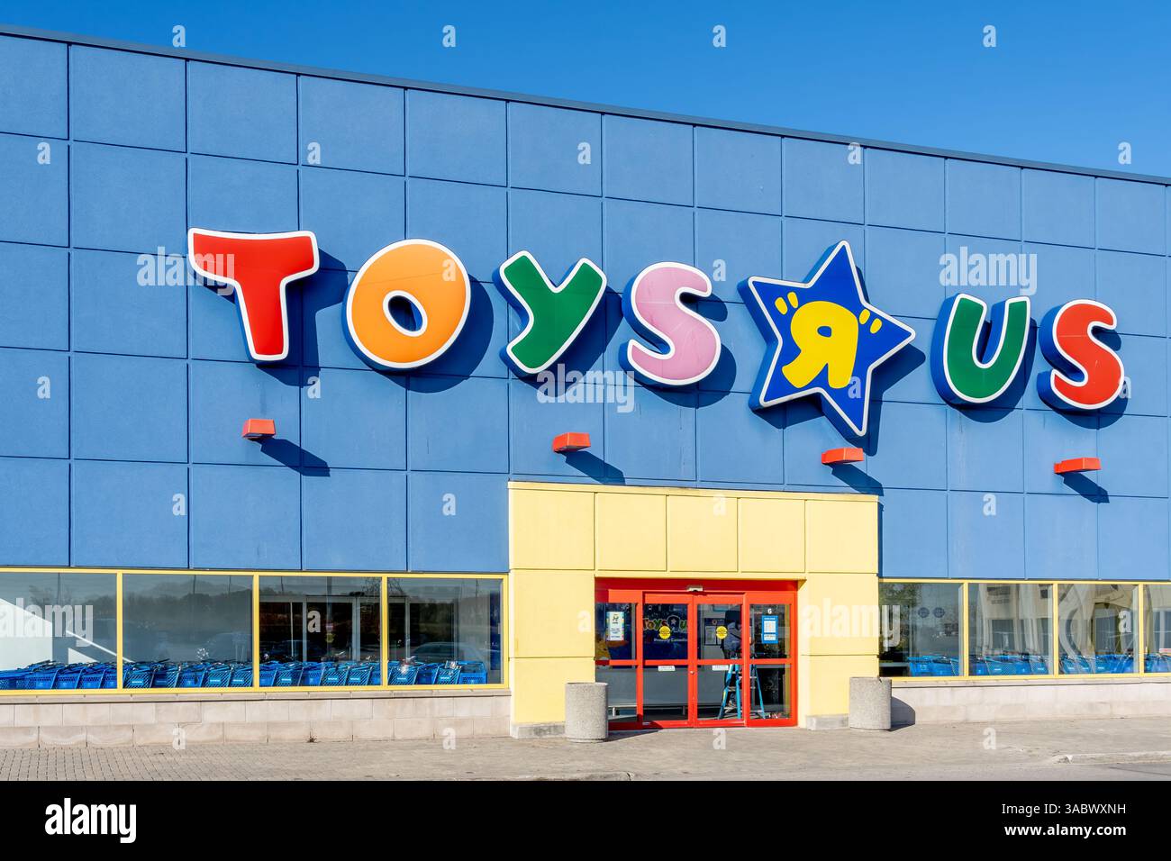 Richmond Hill, Ontario, Kanada - 30. Oktober 2018: Toys 'R' US Store is seen. Toys 'R' US ist ein US-amerikanischer Händler für Spielzeug, Bekleidung und Babyprodukte. Stockfoto