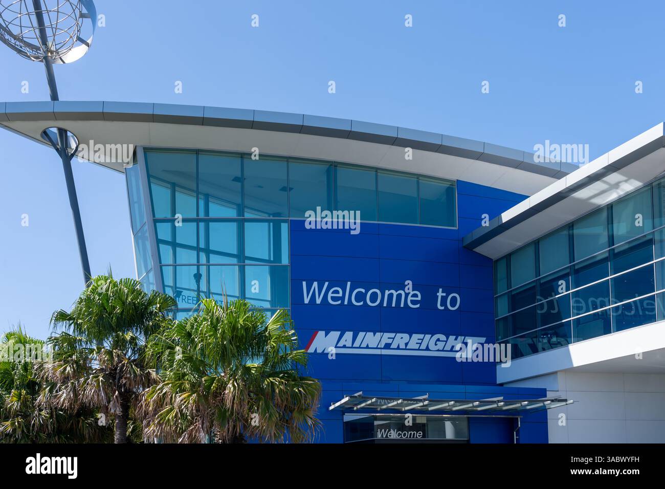 Auckland, Neuseeland - 1. Februar 2024: Mainfreight Auckland Transport in Auckland, Neuseeland. Stockfoto