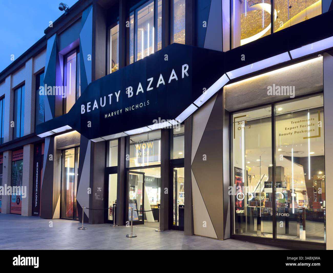 Beauty Bazaar Storefront in Liverpool am frühen Abend - Smartphone-aufgenommenes Stockfoto