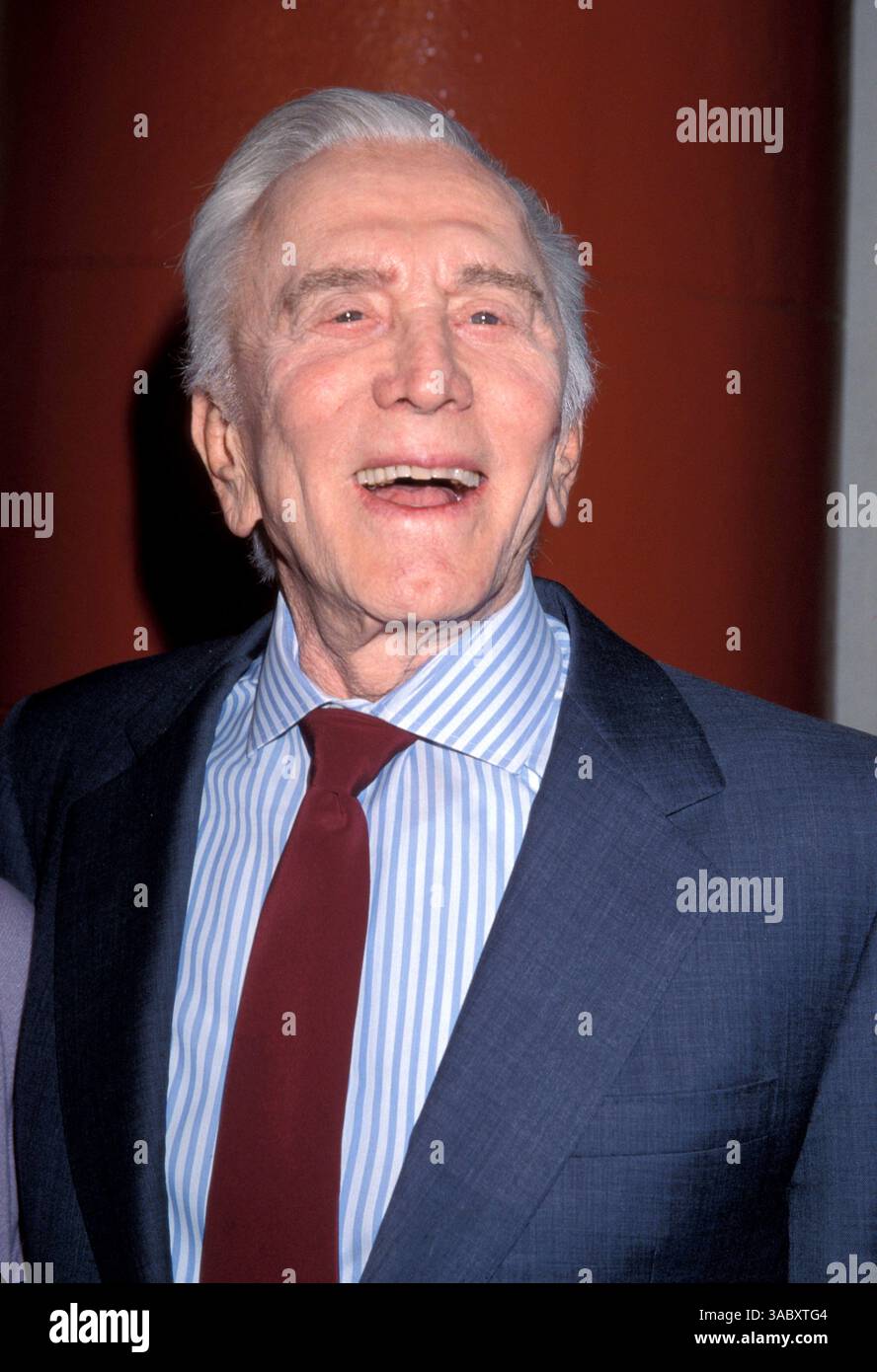 Dezember 1999: Westwood, CA, USA: Schauspieler KIRK DOUGLAS bei der Diamonds Premiere. (Bild: © Kathy Hutchins/ZUMA Press) Stockfoto